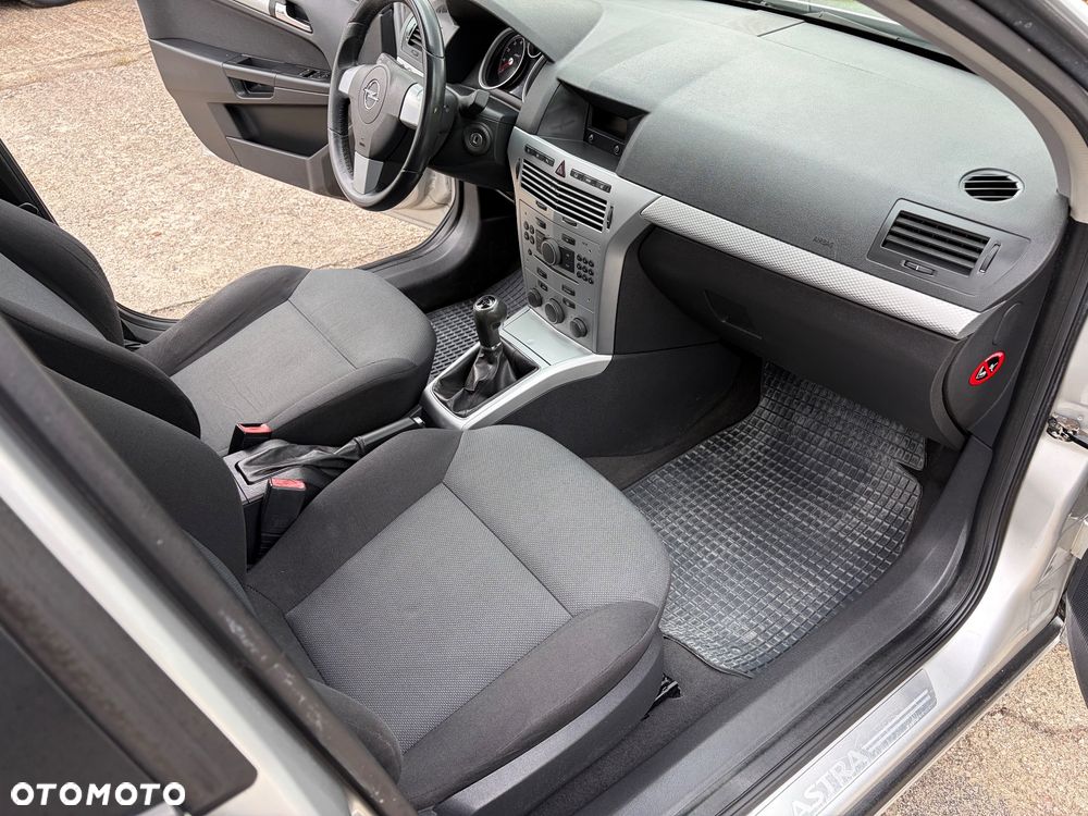 Opel Astra 1.6 Essentia - 17