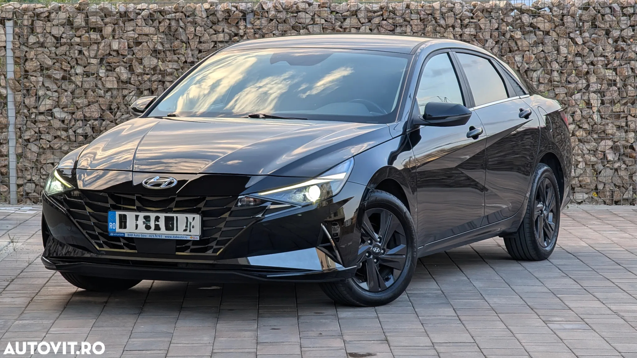 Hyundai Elantra - 2