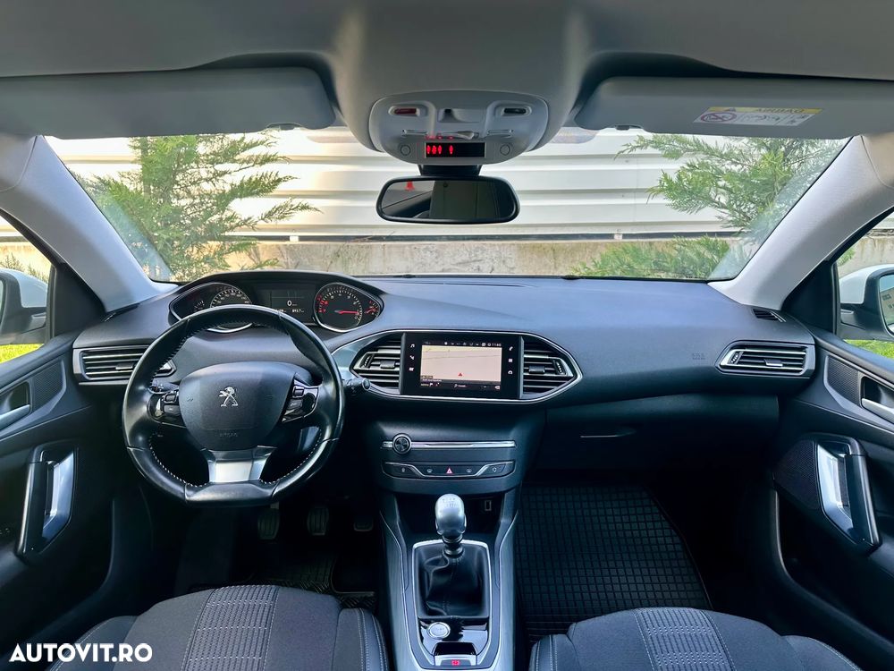 Peugeot 308 - 8