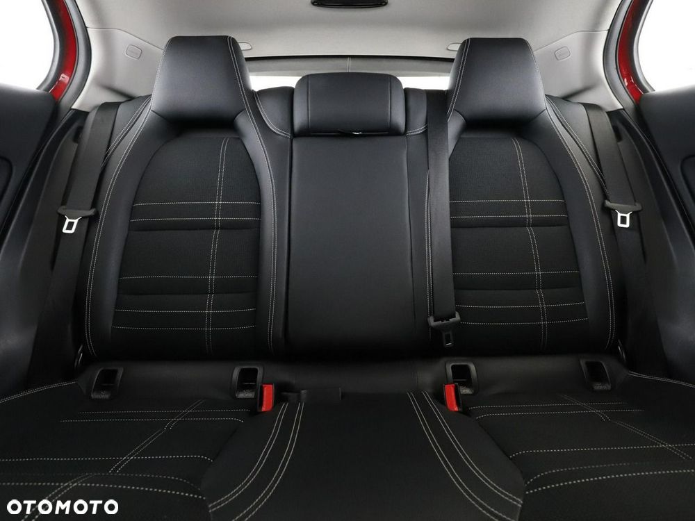 Mercedes-Benz GLA 180 7G-DCT Urban - 19