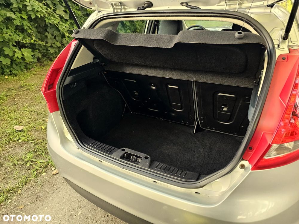 Ford Fiesta 1.25 Ghia - 23