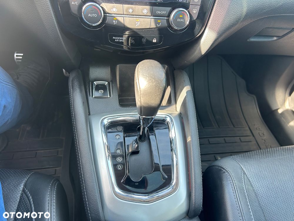 Nissan Qashqai 1.6 DCi Xtronic TEKNA - 28