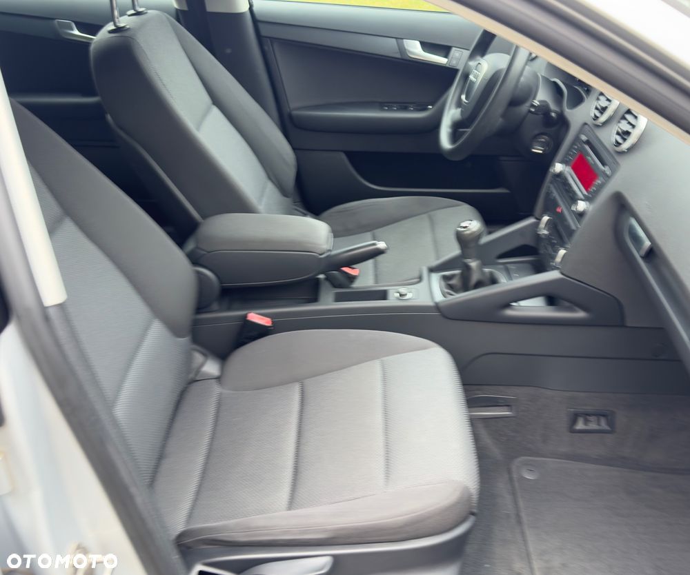 Audi A3 Sportback 1.6 TDI DPF Ambiente - 24