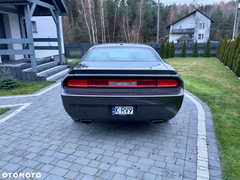 Dodge Challenger - 8