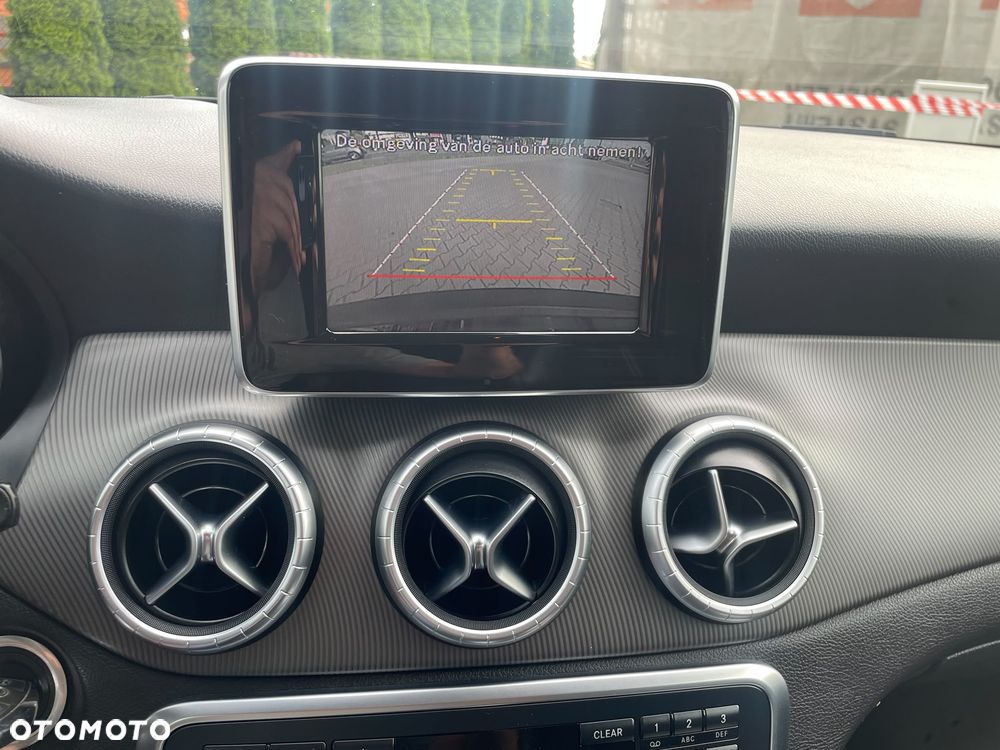 Mercedes-Benz CLA 180 AMG Line - 26