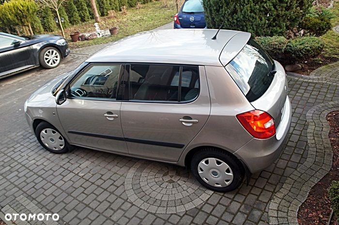 Skoda Fabia 1.2 HTP Ambiente - 25