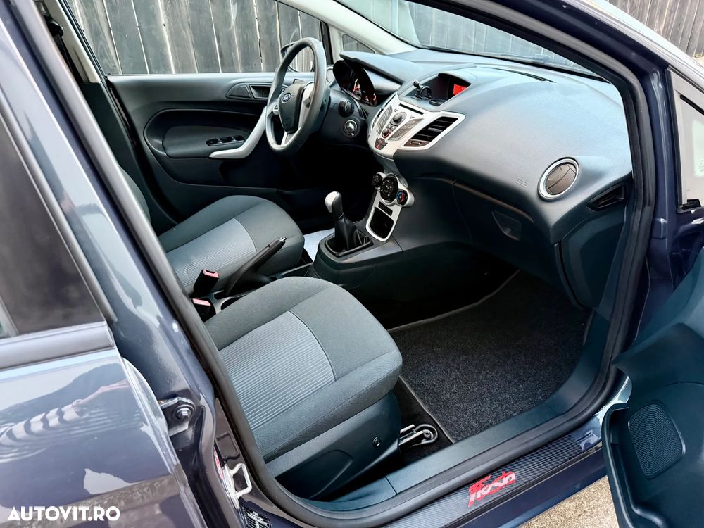 Ford Fiesta 1.6 TDCI Champions Edition - 6