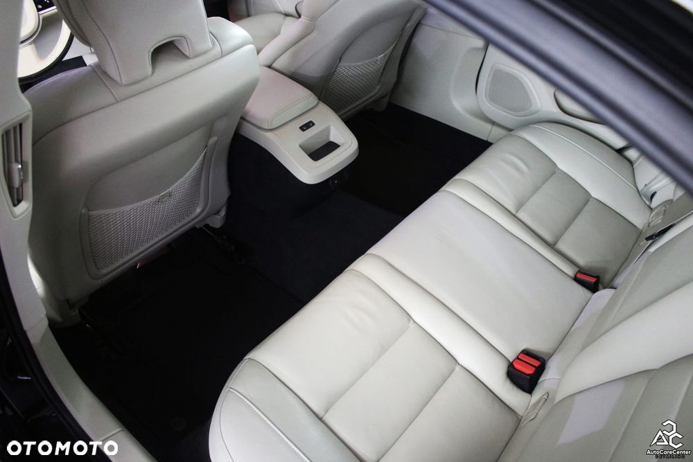 Volvo S60 B5 B AWD Plus Dark - 9