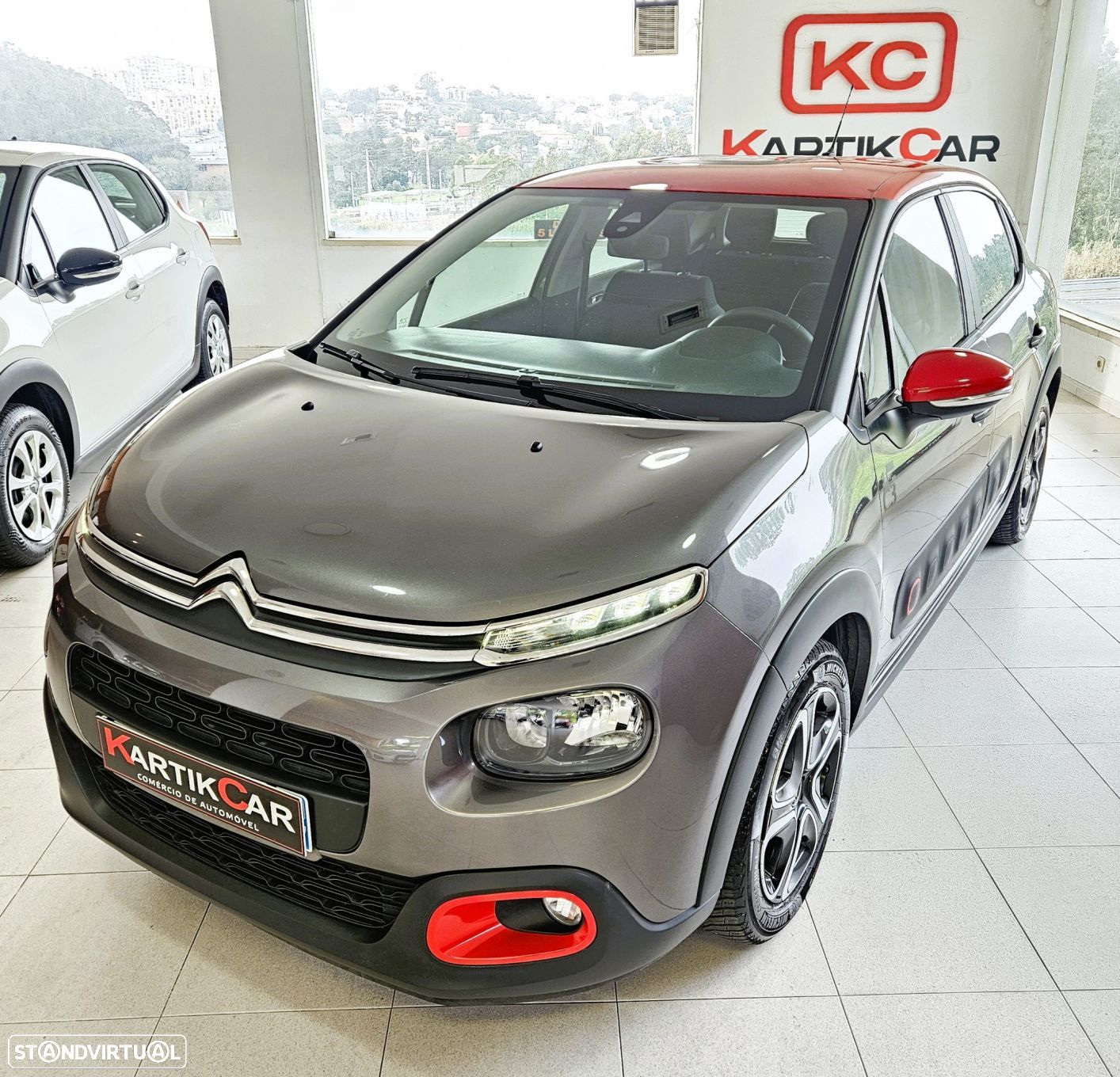 Citroën C3 1.2 PureTech Shine - 1
