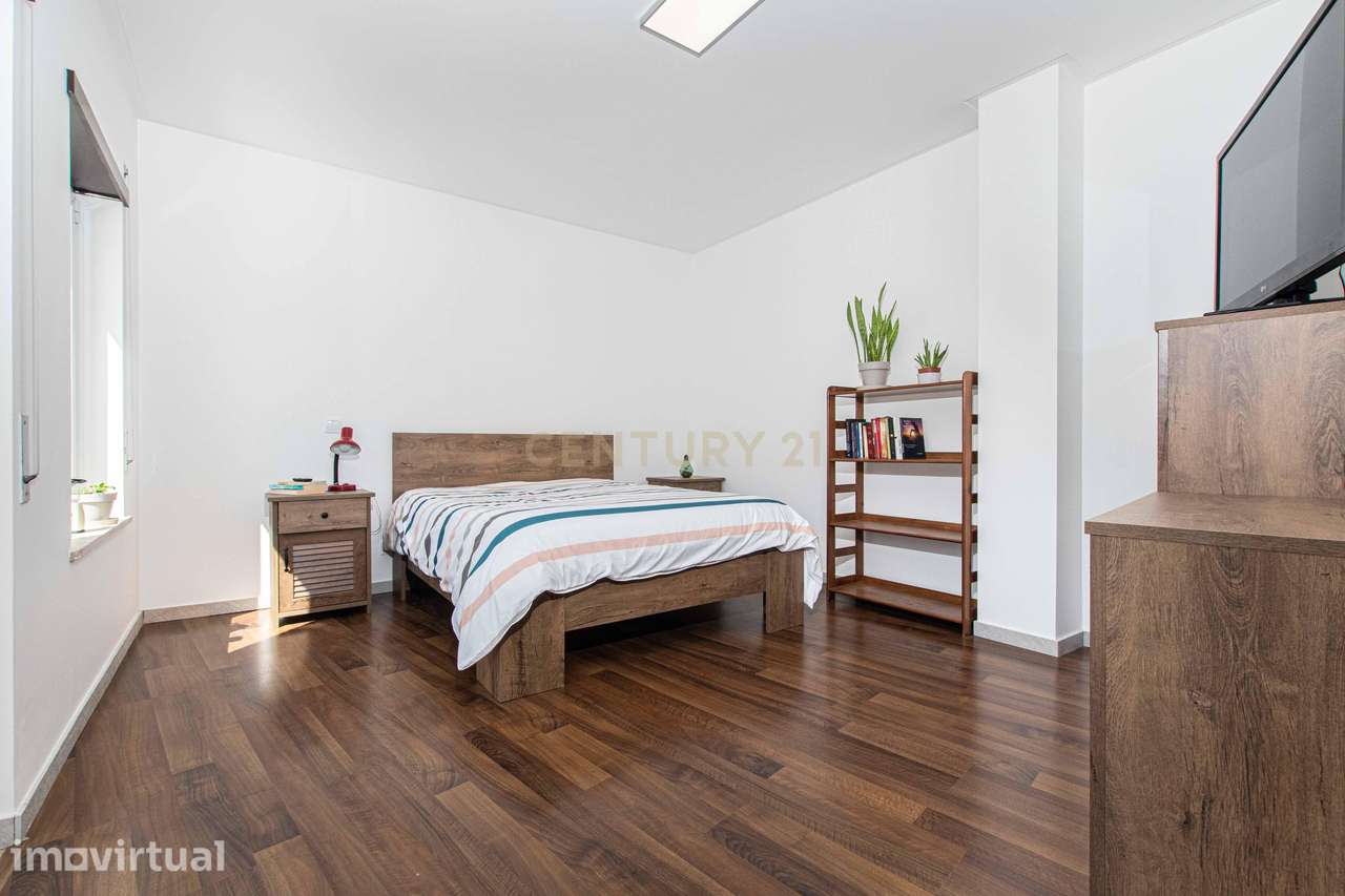 T4 Duplex Premium com Terraço / Arrecadação / 5 Lugares de Estacioname - Grande imagem: 3/55