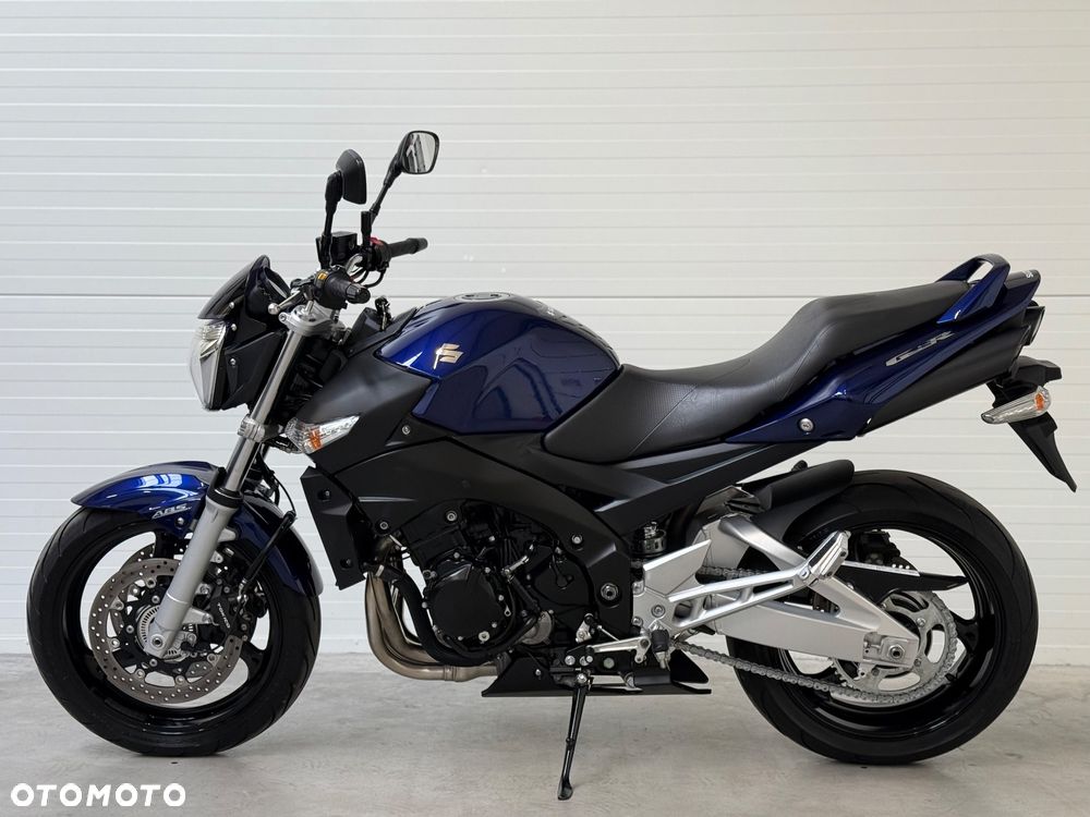 Suzuki GSR - 6