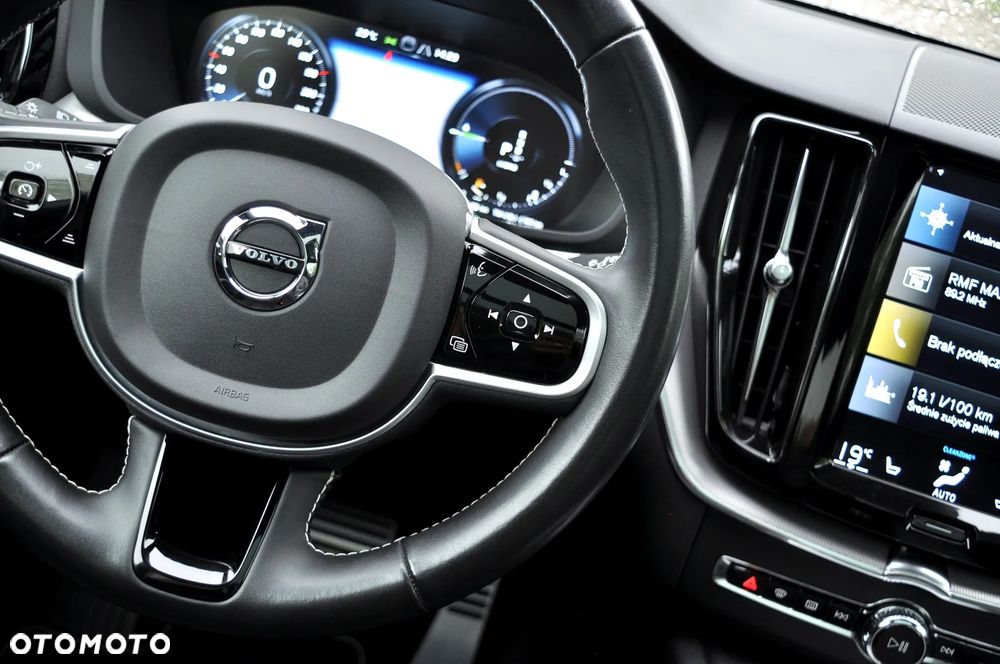 Volvo XC 60 T6 AWD Plug-In Hybrid R-Design - 31