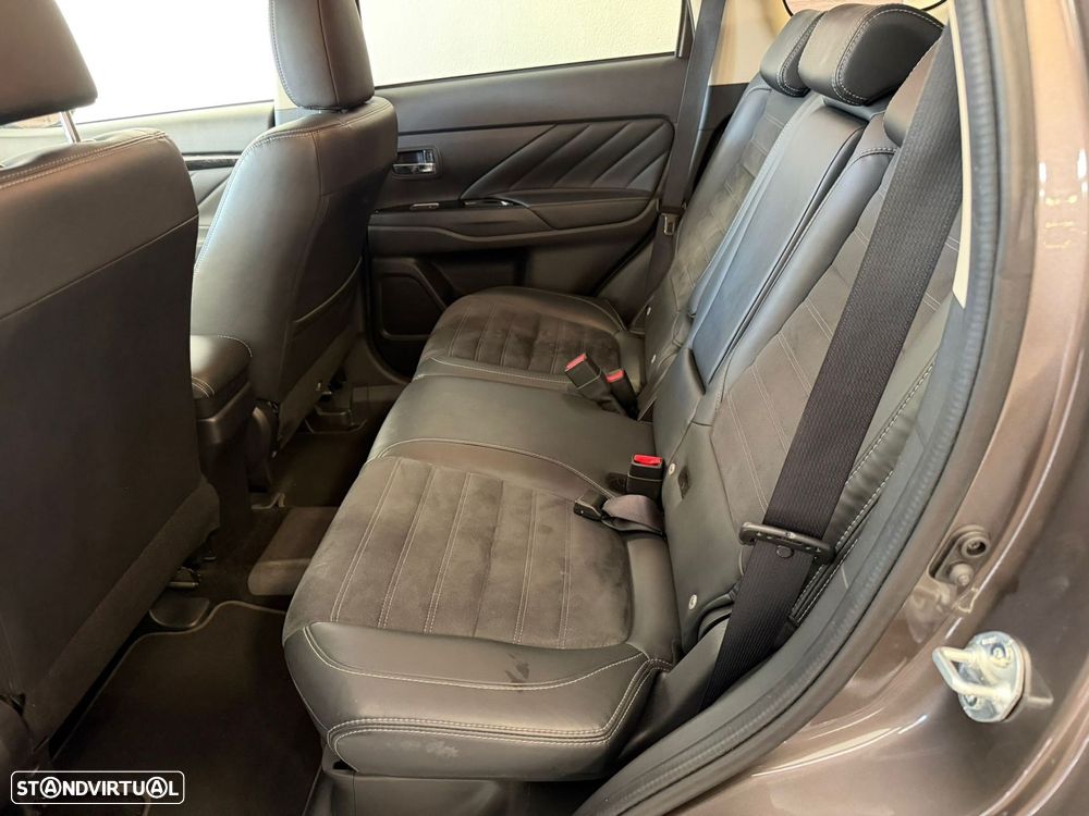 Mitsubishi Outlander 2.0 Instyle Navi - 27