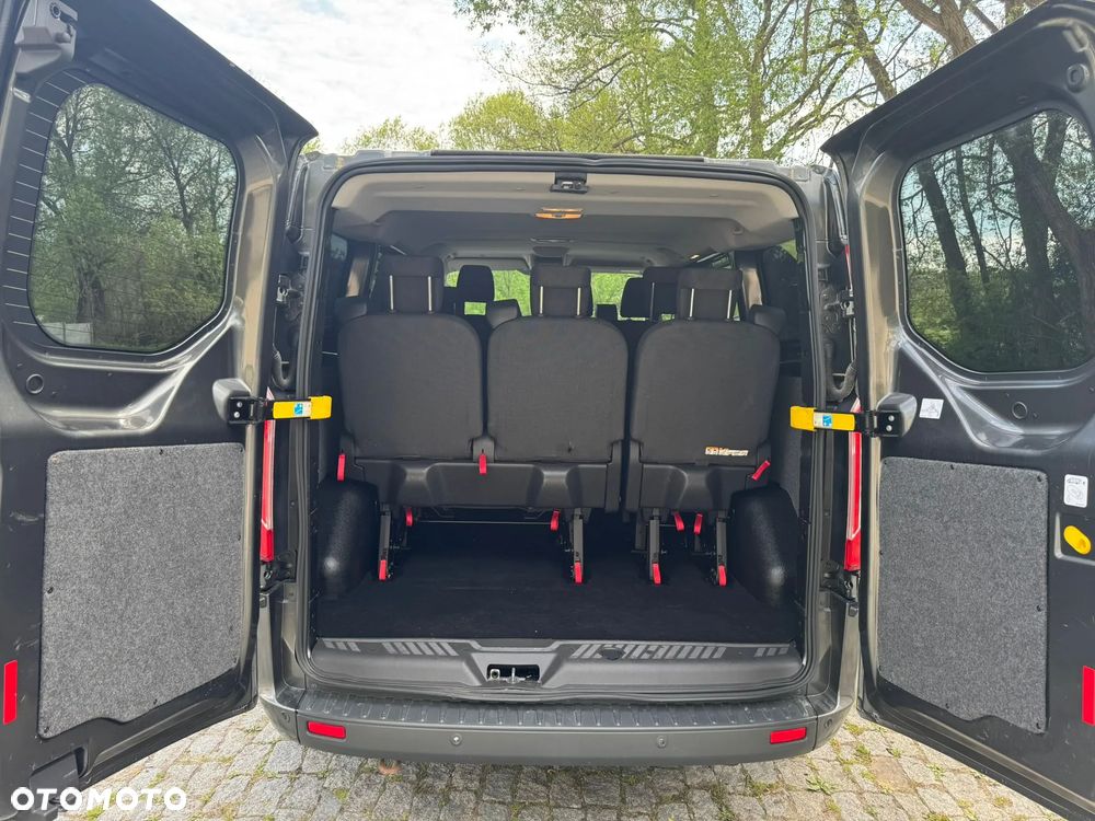 Ford Tourneo Custom 2.0 EcoBlue L2 Shuttle Bus Titanium - 23