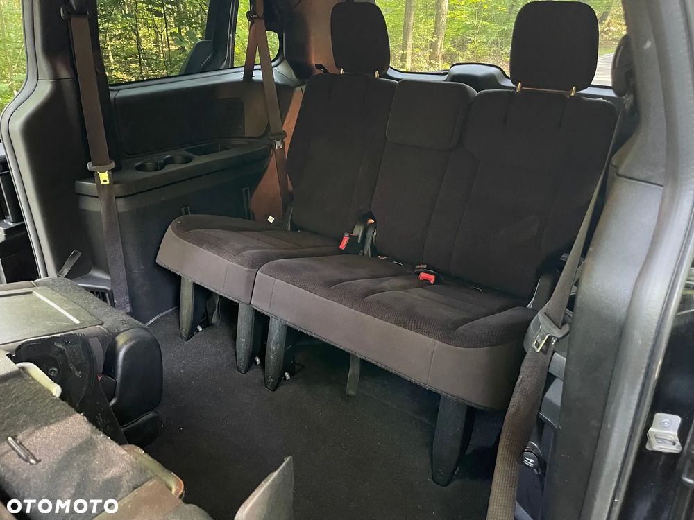 Dodge Grand Caravan - 25