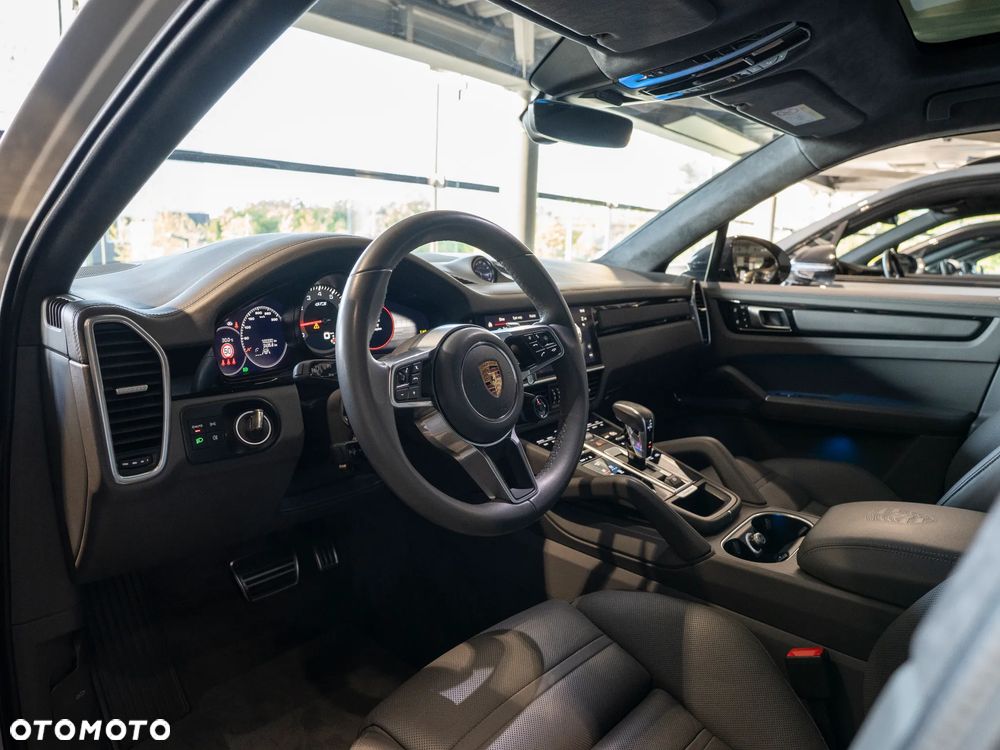 Porsche Cayenne - 23