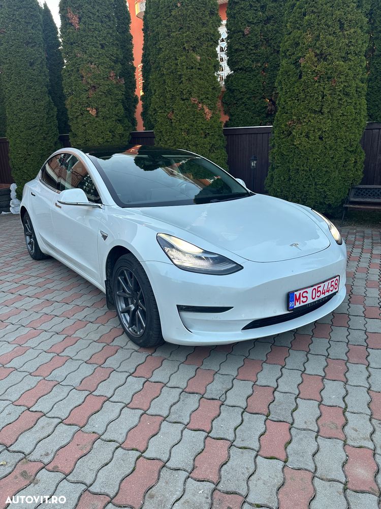 Tesla Model 3 - 4