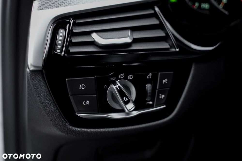 BMW Seria 5 520d xDrive Sport Line - 17