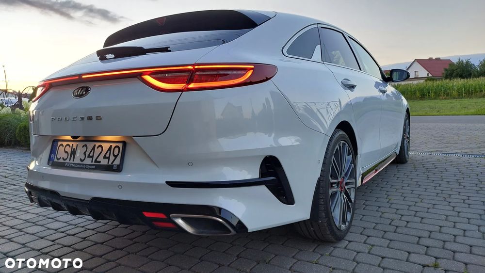 Kia ProCeed - 12