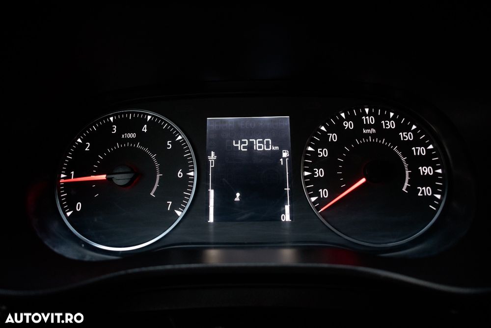 Dacia Logan TCe 90 MT6 Comfort - 33