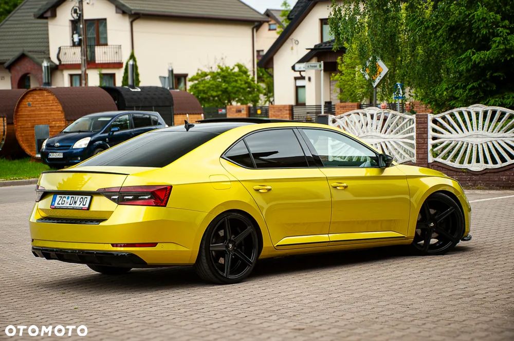 Skoda Superb 2.0 TDI DSG Sportline - 37