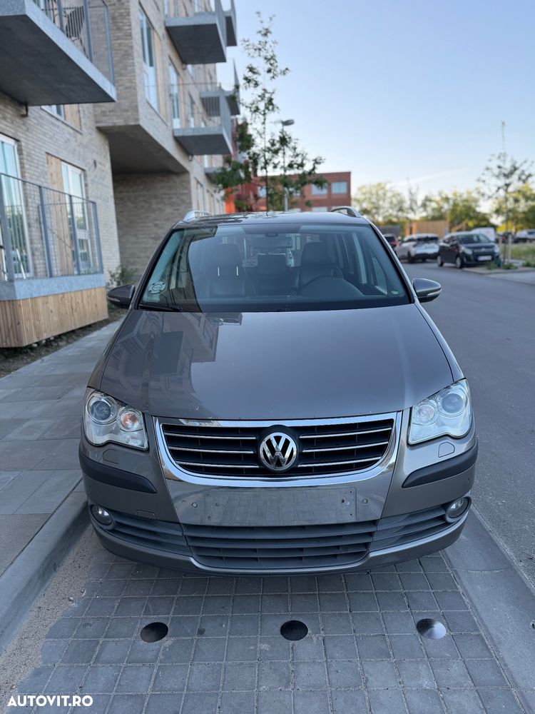 Volkswagen Touran 2.0 TDI DPF Highline - 1