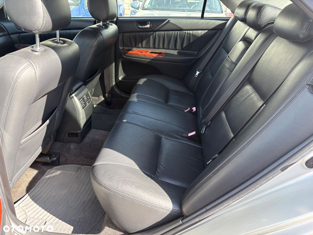 Toyota Camry - 19
