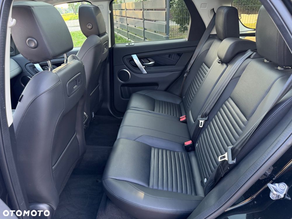 Land Rover Discovery Sport P300e R-Dynamic S - 29