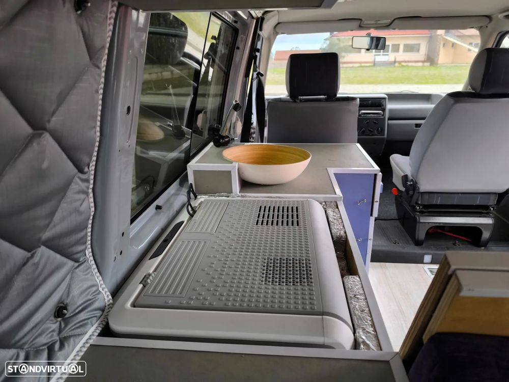 VW Transporter 2.4 D Kombi Sp. - 27