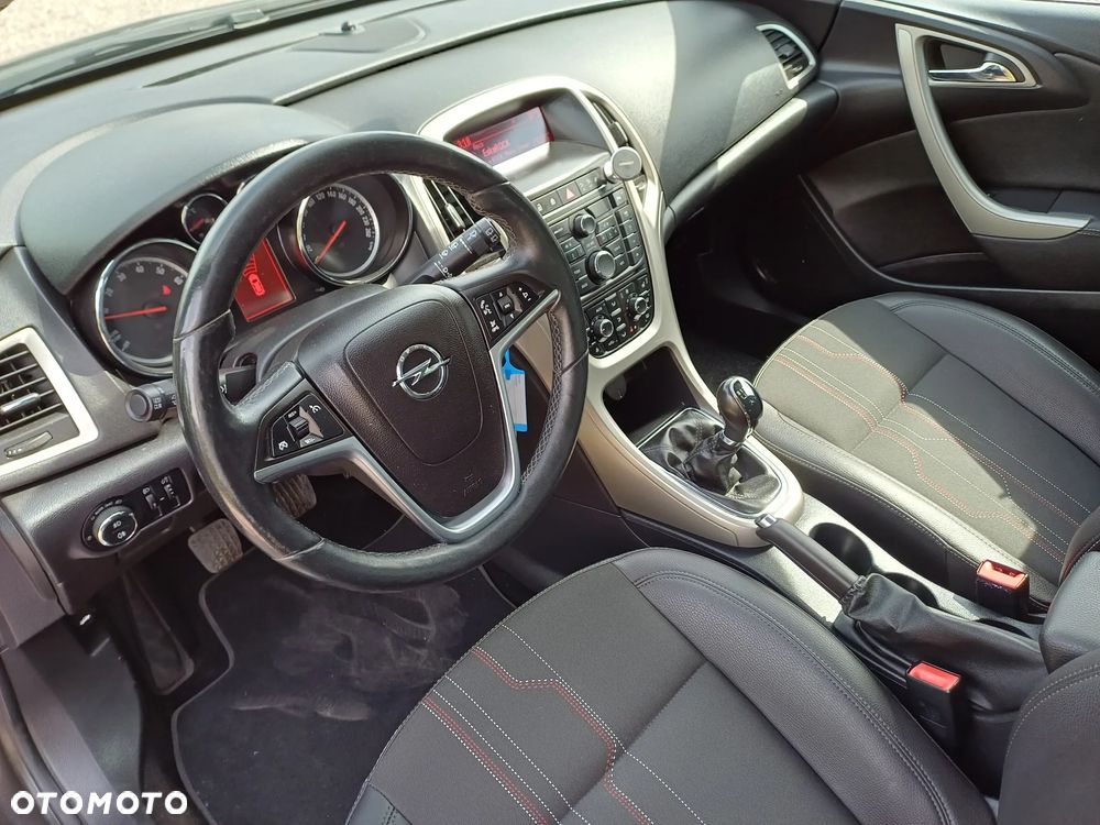 Opel Astra 1.4 Turbo 150 Jahre - 12