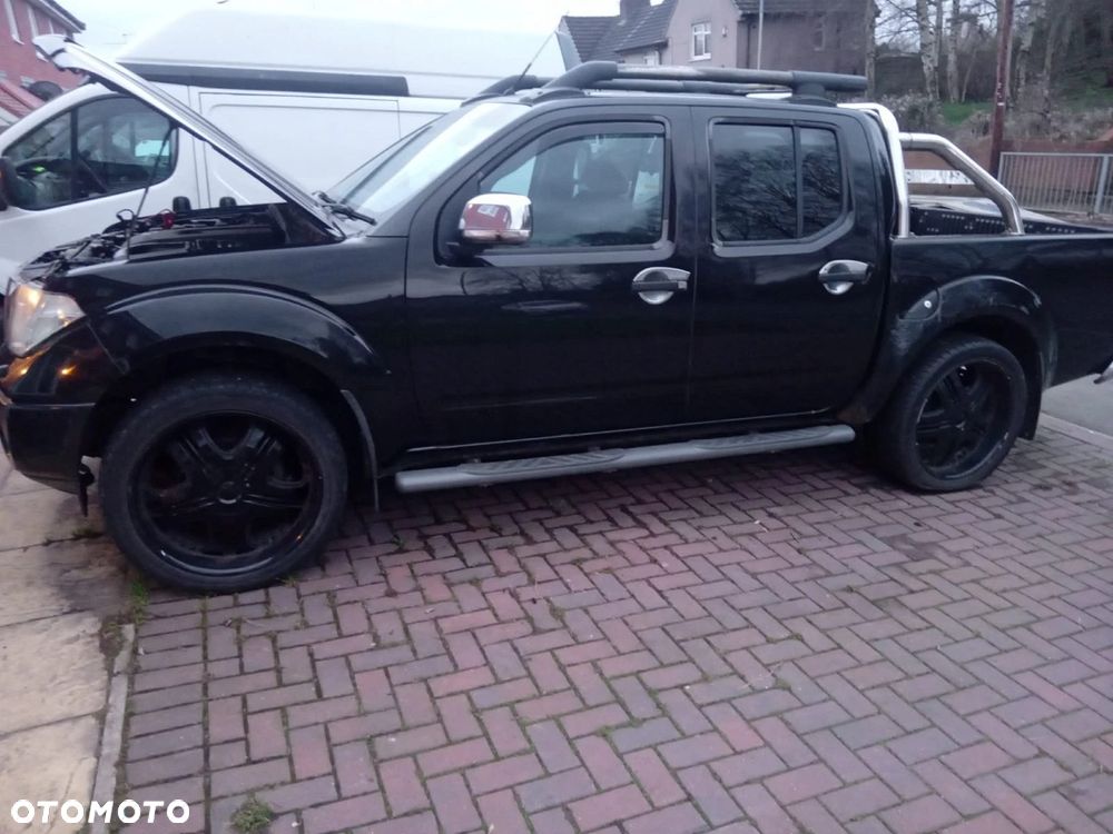 Nissan Navara 2.5 D R-Black - 4