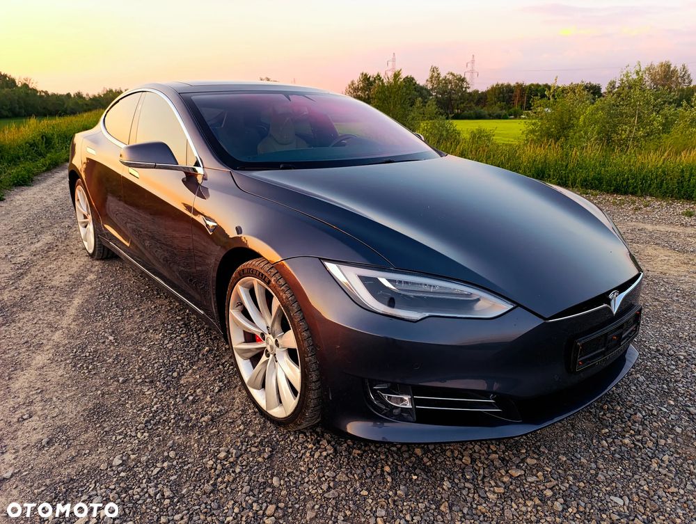Tesla Model S - 10