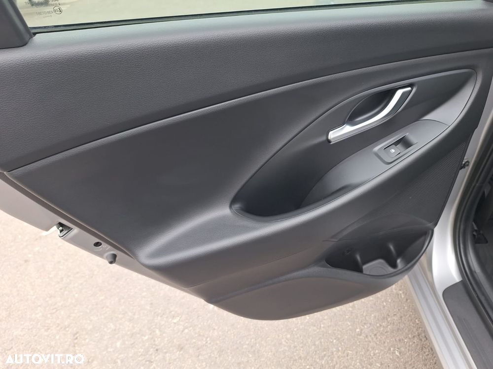 Hyundai i30 Fastback 1.5 T-GDI MHEV 160CP Highway - 8