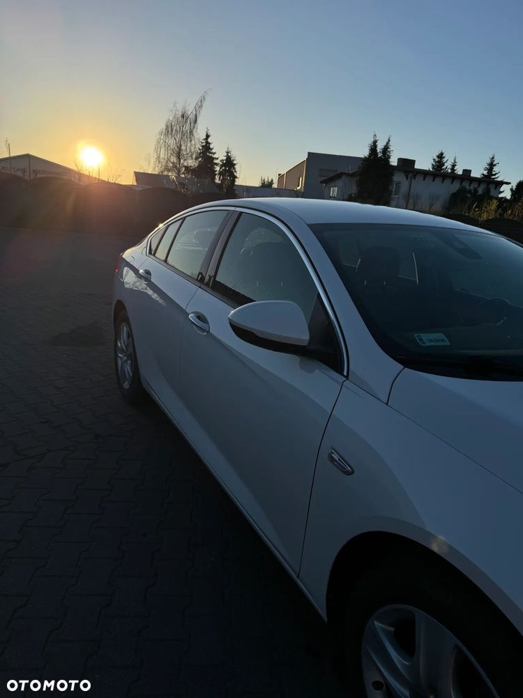 Opel Insignia 1.5 T Enjoy S&S - 12