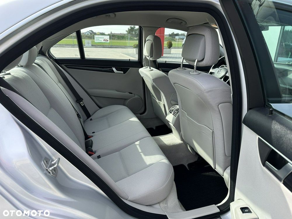 Mercedes-Benz Klasa C 180 BlueEFFICIENCY - 15