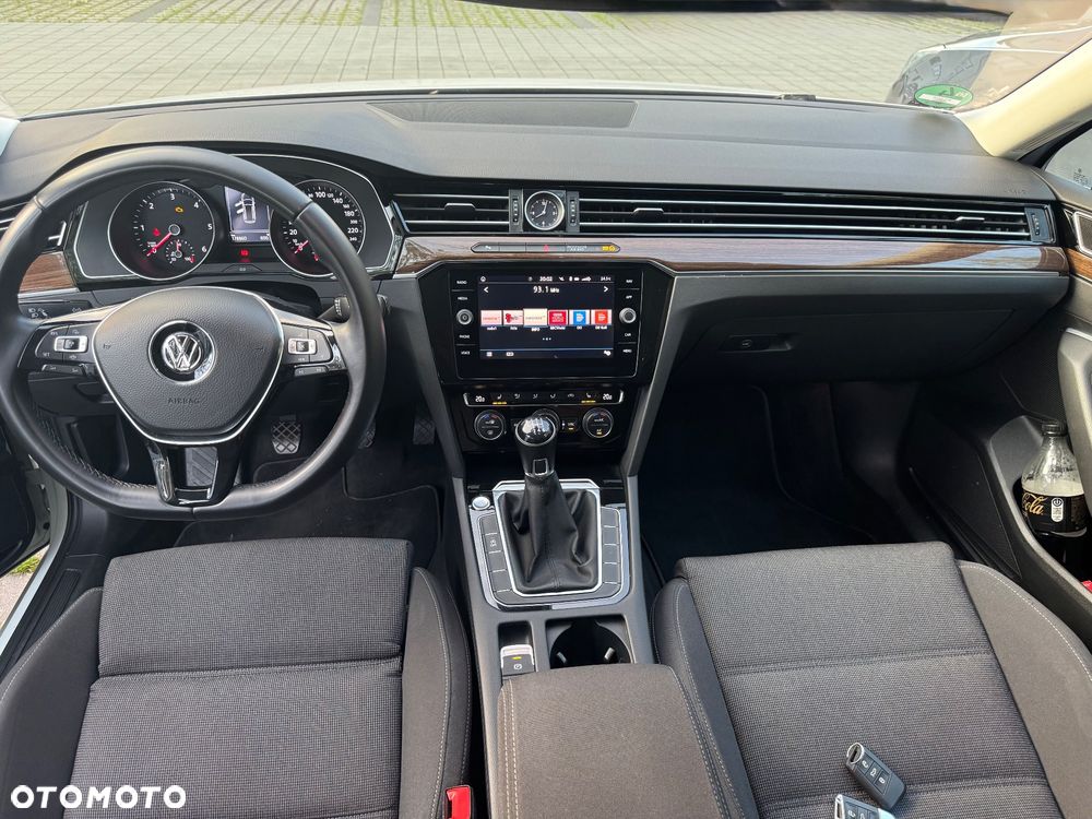 Volkswagen Passat 2.0 TDI SCR Comfortline - 25