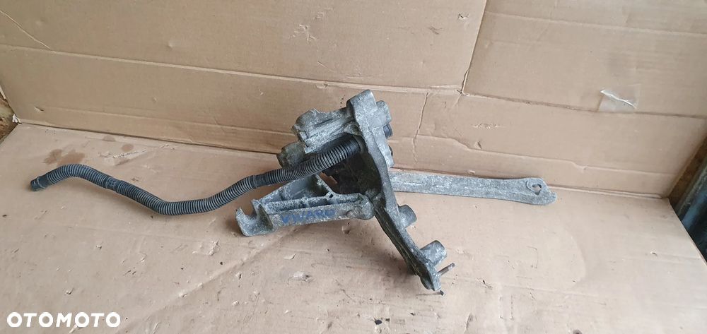 Łapa mocowanie wspornik silnika Renault Trafic III Vivaro B 1.6 DCI 244834609R - 4