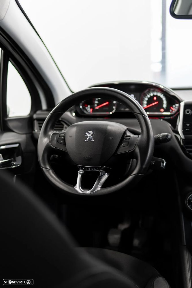 Peugeot 208 1.2 VTi SE Style - 32