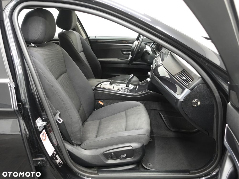 BMW Seria 5 525d xDrive Sport-Aut Modern Line - 25