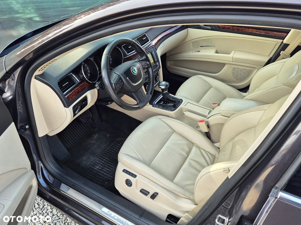 Skoda Superb 2.0 TDI DSG Exclusive - 17