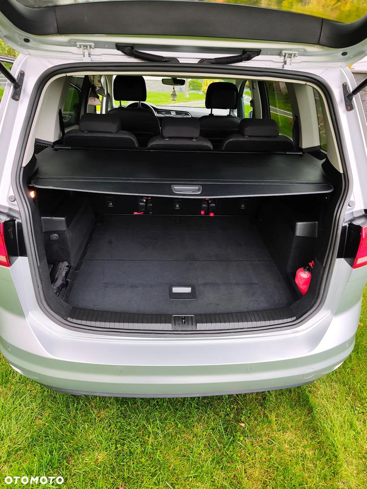 Volkswagen Touran - 10