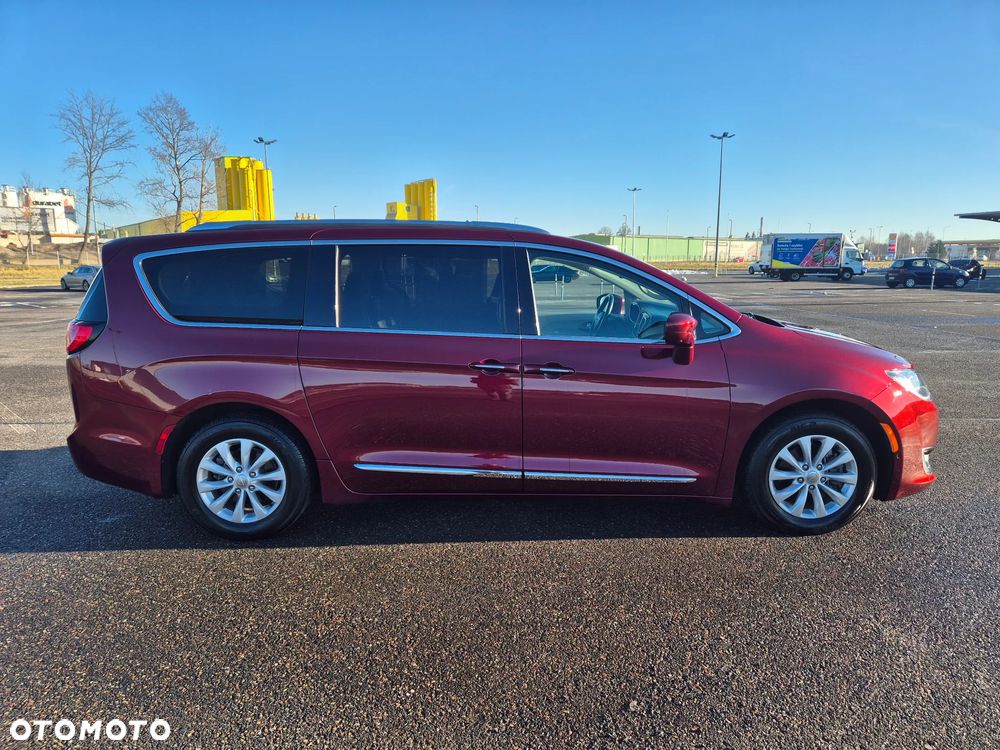 Chrysler Pacifica - 6