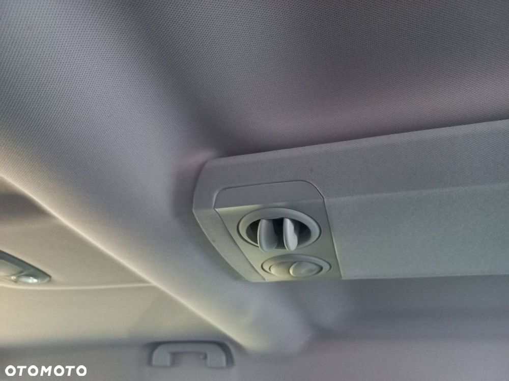 Peugeot Traveller - 21