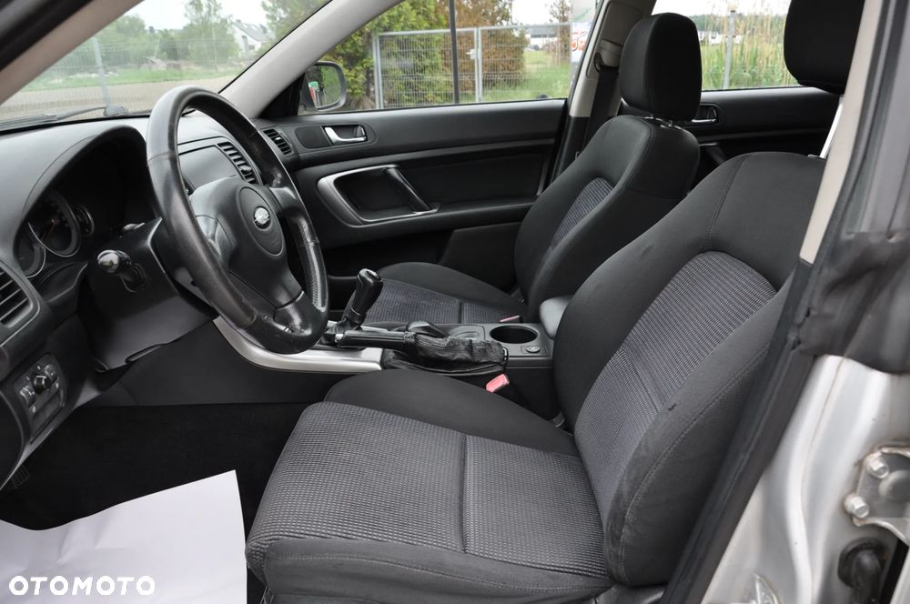 Subaru Outback 2.5i MT - 19