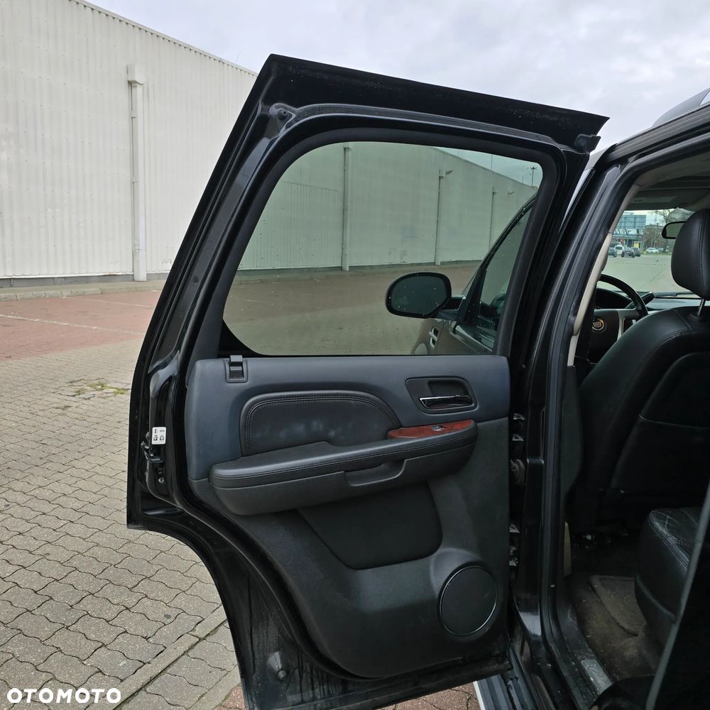 Cadillac Escalade - 22