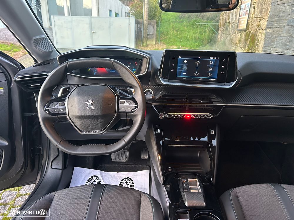 Peugeot 208 PureTech 100 EAT8 Allure Pack - 12