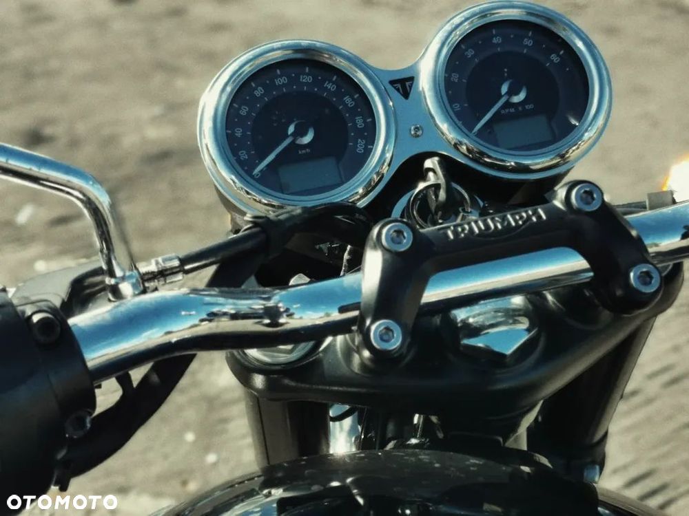 Triumph Bonneville - 3