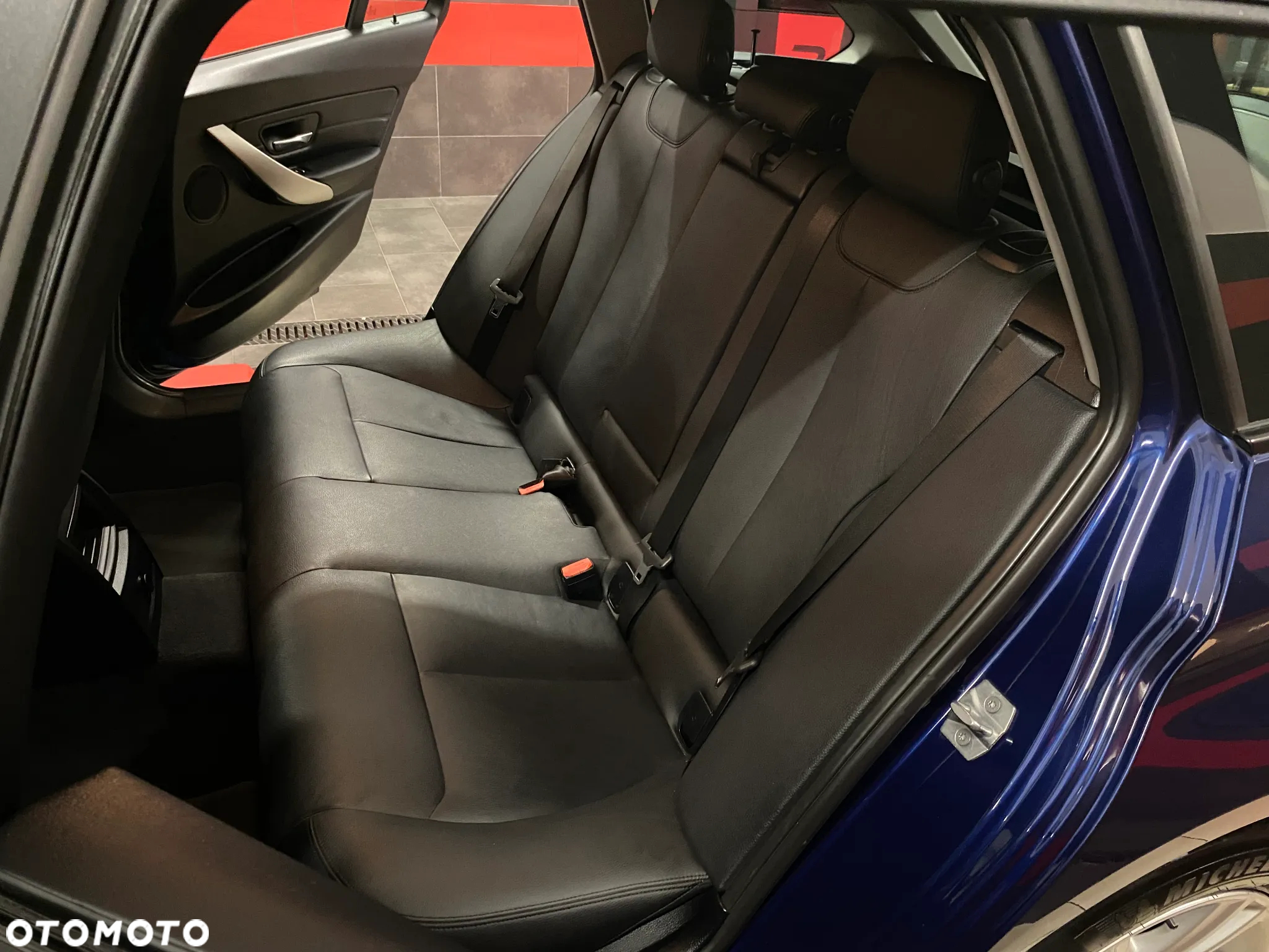 BMW Seria 3 318d Touring - 13