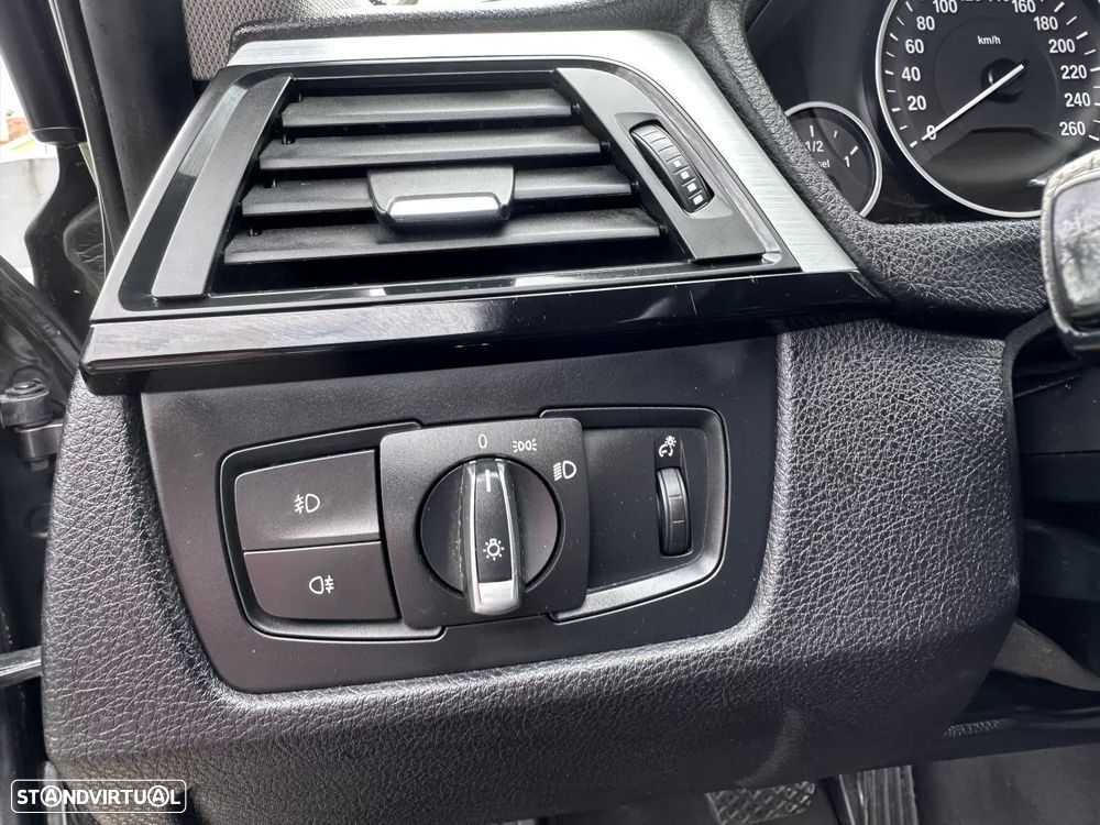 BMW 320 d Auto Line Sport - 24