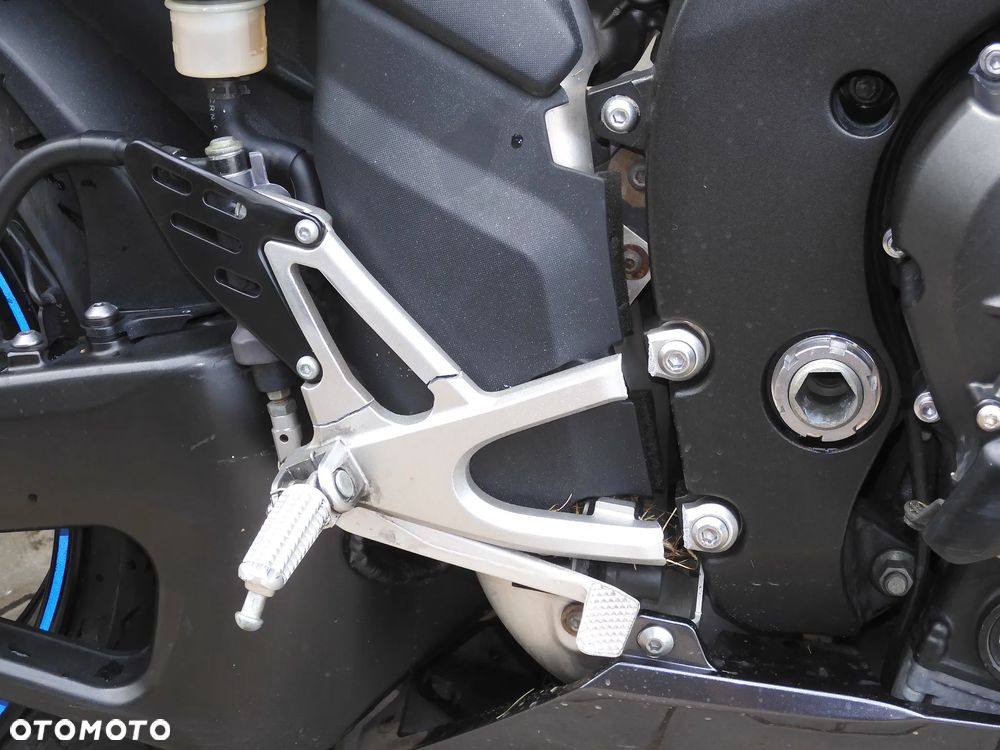 Yamaha R1 - 7